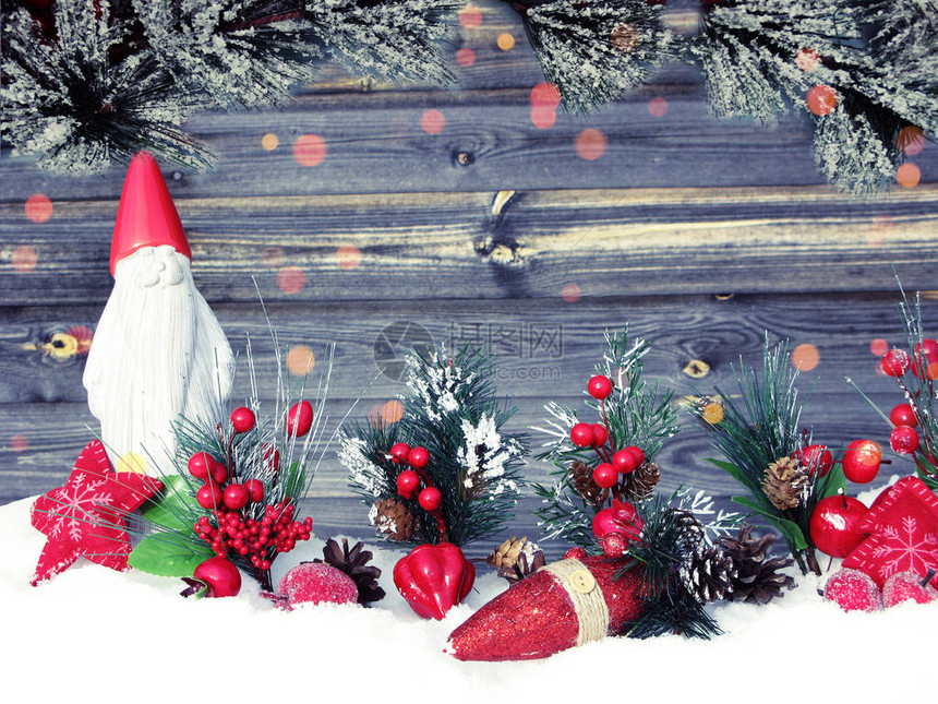 圣诞誕节带fir树枝锥子和背面雪图片