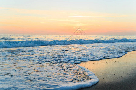 海上日落美丽的风景图片