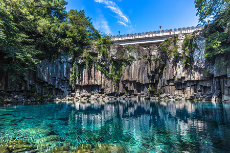 韩国济州岛令人惊叹的水中倒影高清图片