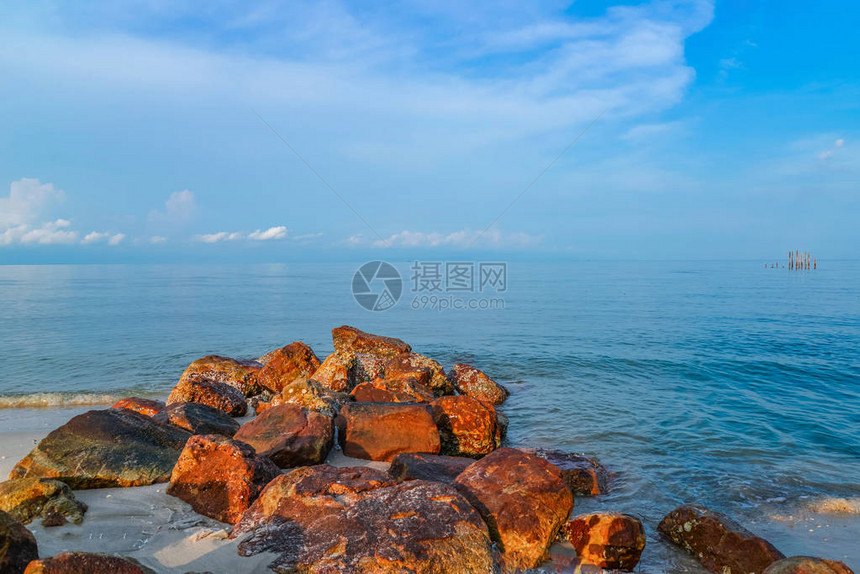 岩石海滩滩上的石头岩石前景图片