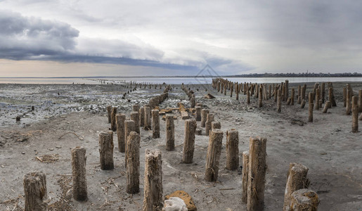 乌克兰敖德萨Kuyalnik盐河口干燥图片