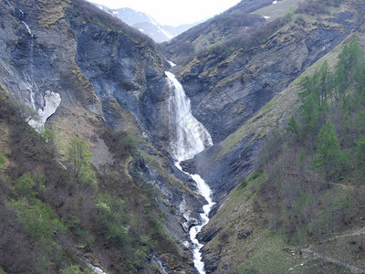 魏斯坦嫩的Muttenbachfall瀑布图片