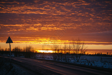 美丽的日落景观橙色的天空图片