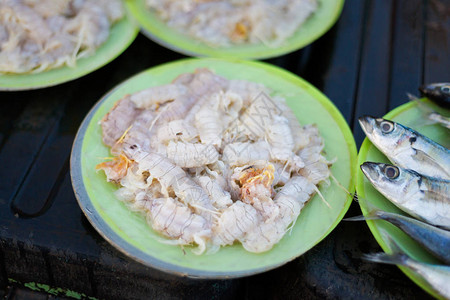 兰卡维岛当地市场新准备的马来西语生龙虾图片