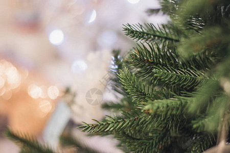 圣诞树背景和圣诞装饰品图片