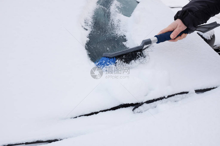 铲车比雪图片