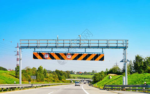 斯洛文尼亚高速公路高度限制路标单图片