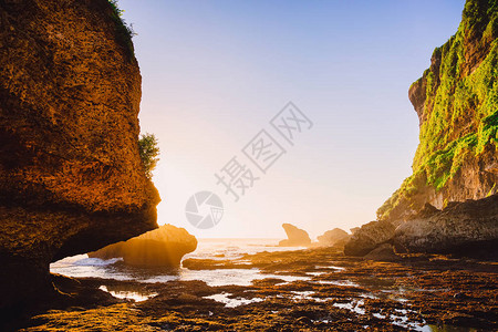 落石岩悬崖巴厘岛图片
