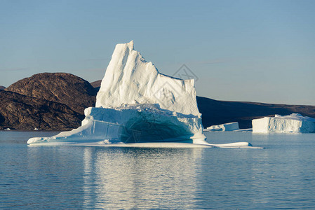 格陵兰岛冰山的美丽景色图片
