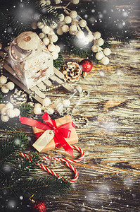 圣诞生命还有礼物盒和木本底的Xma装图片