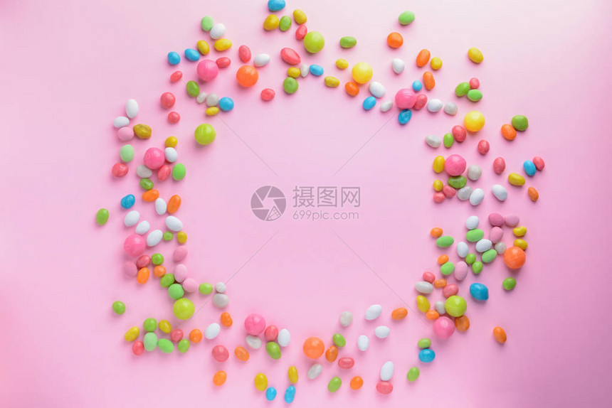 彩色背景上由美味糖果制成的框架图片