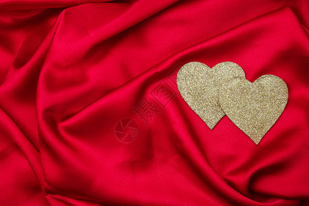 情人节红色丝绸背景金红心的顶端景色壁图片