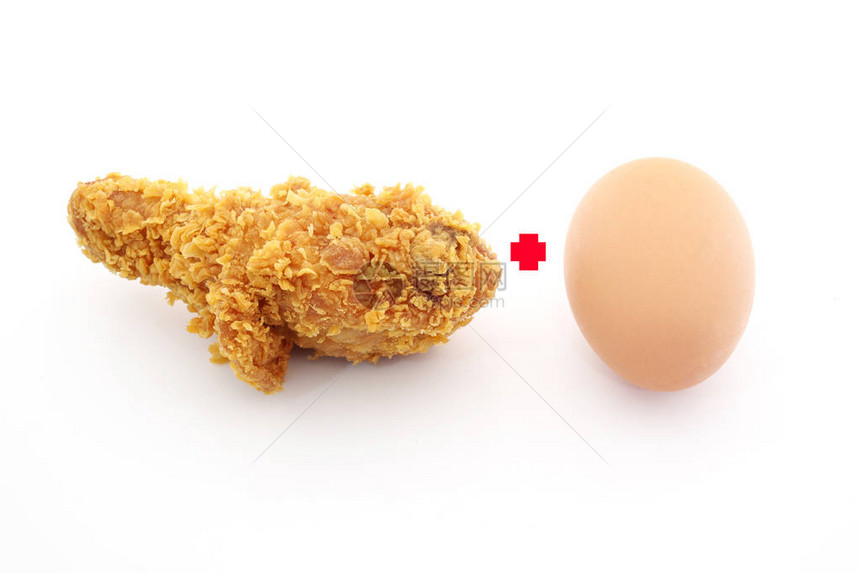 白色背景上的炸鸡和蛋图片