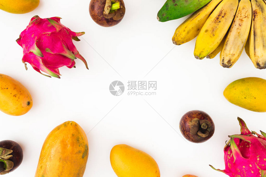 水果框架由香蕉木瓜芒果山竹和龙果制成图片
