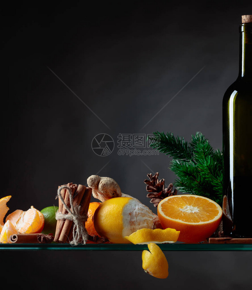 混合葡萄酒热饮柑橘和香料的成分复制您图片