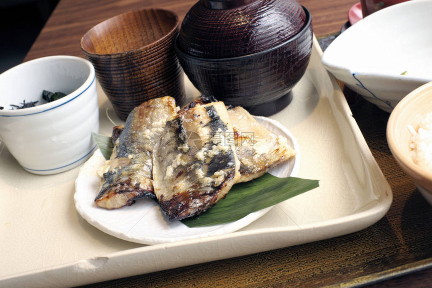 美味的烤鱼sabashioyaki图片