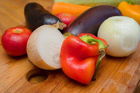 新鲜蔬菜西红柿茄子洋葱甜的图片
