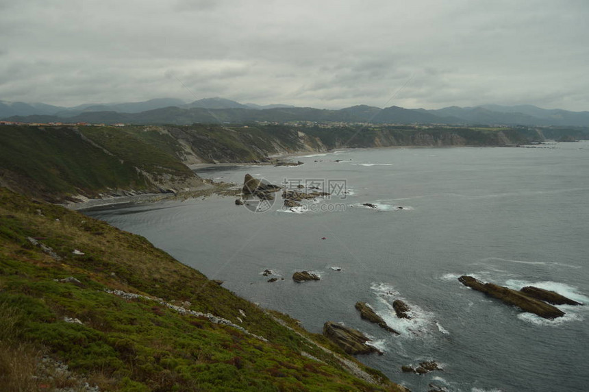 一组在雨天环绕LaVallina海滩的悬崖2015年7月30日风景自然旅行库迪列罗图片