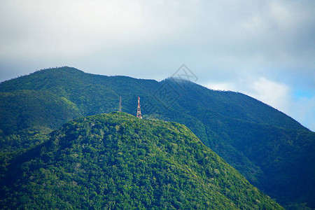 圣基茨绿山上的一条通讯塔图片