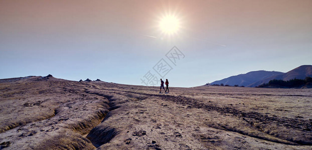 佐替尼罗马尼亚穆迪火山保护区伯尔卡布佐武尔卡尼诺罗约背景