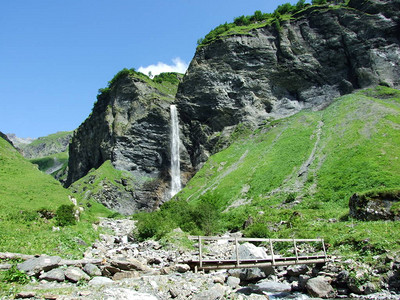 Piltschinabachfall瀑布在Weisstannen图片