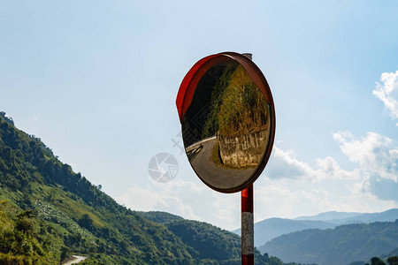 交通曲线镜子山路越南图片