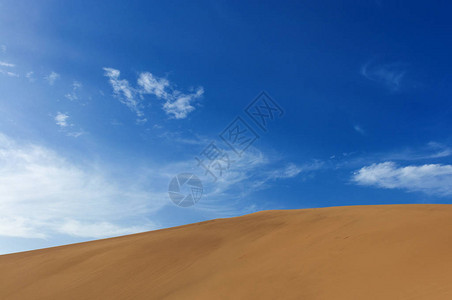 甘肃省敦煌市附近的回声沙山图片