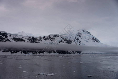 与冰的南极海景图片