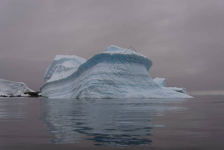 与冰山的南极风景图片
