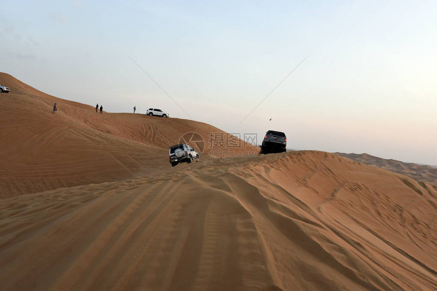 沙迦漠地区这是公路上最受访的图片