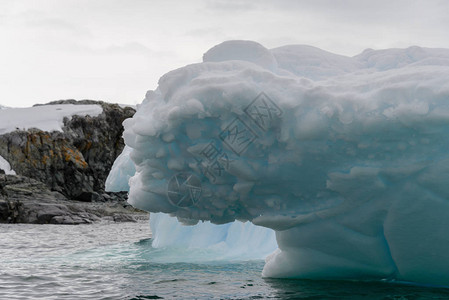 南极海域的冰山图片