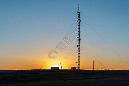 蒙古夕阳下的塔图片
