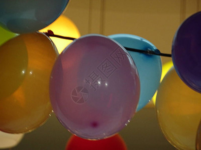 多色气球派对装饰图片