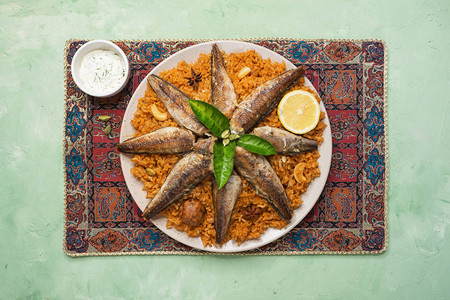 鱼卡布萨菜中东食图片
