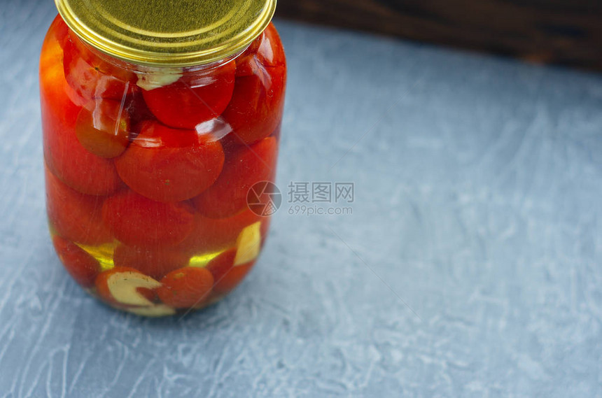 腌制发酵番茄罐头图片