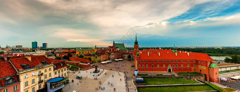 从屋顶欣赏华沙的美丽全景图片