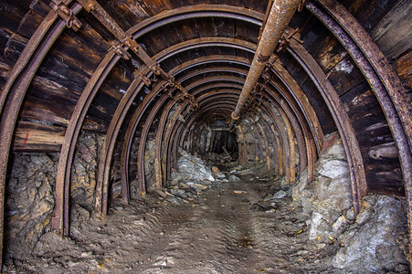旧金矿隧道图片
