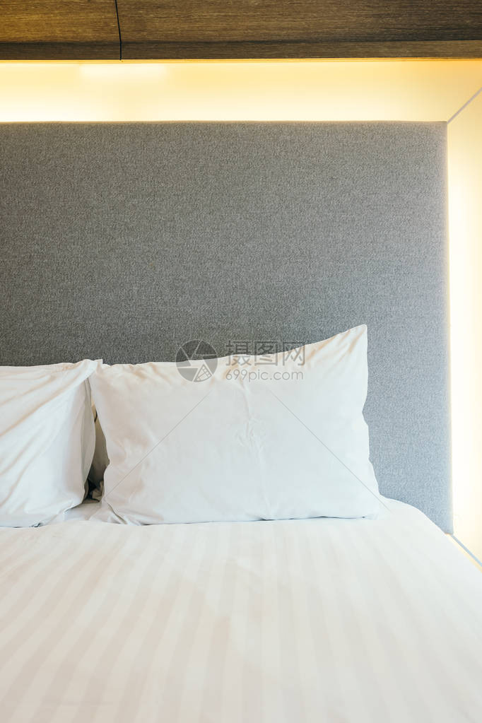 旅馆卧室内的床垫装图片