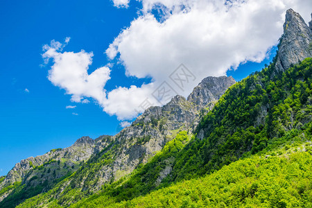 高山雪峰美景背景图片