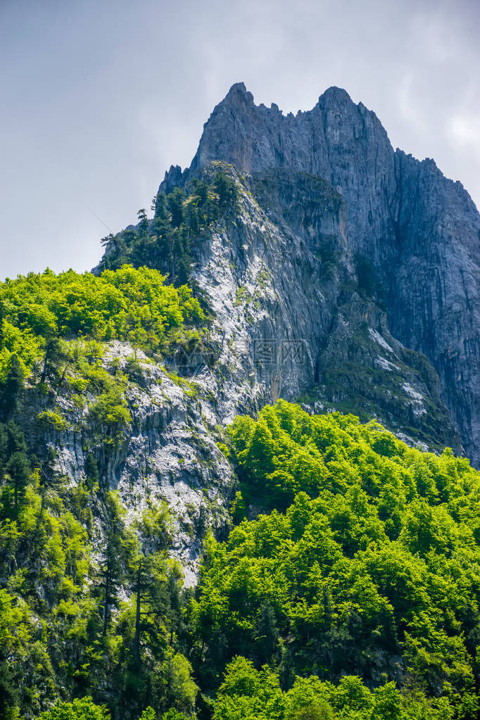 高山雪峰美景图片