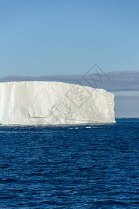 与冰山的南极海景图片