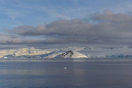 美丽的南极海景图片
