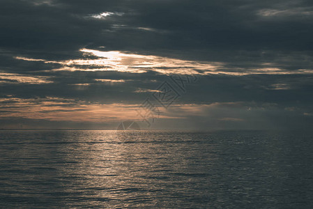 日落时的云海美景图片