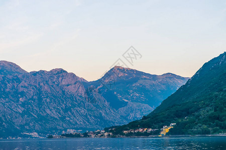 黑山时的海湾全景图片