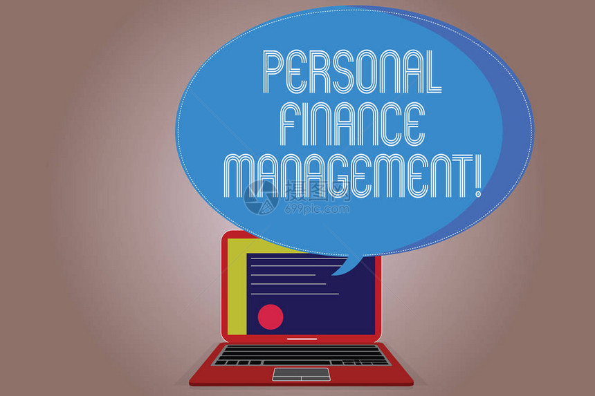 显示个人财务管理的书写笔记商业照片展示了在笔记本电脑屏幕和半色调语音气泡上分析收入支出和图片