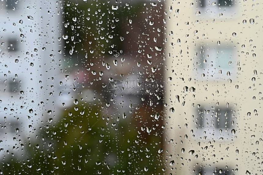 窗户落下雨和恶劣天图片