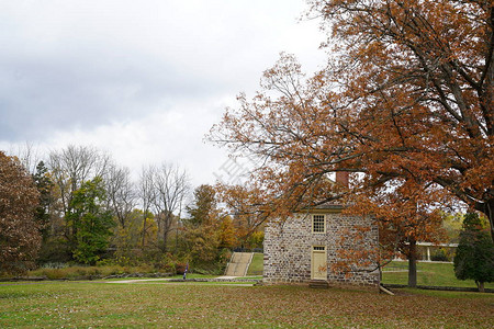 秋季公园石屋景观图片