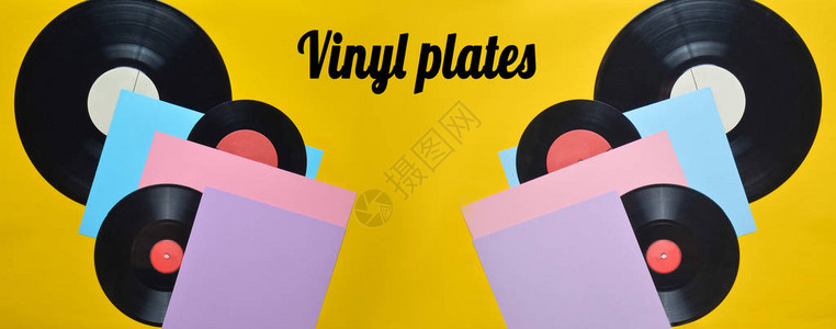 彩色糊面背景上的乙烯板从80年代的反向音乐属顶部视图图片