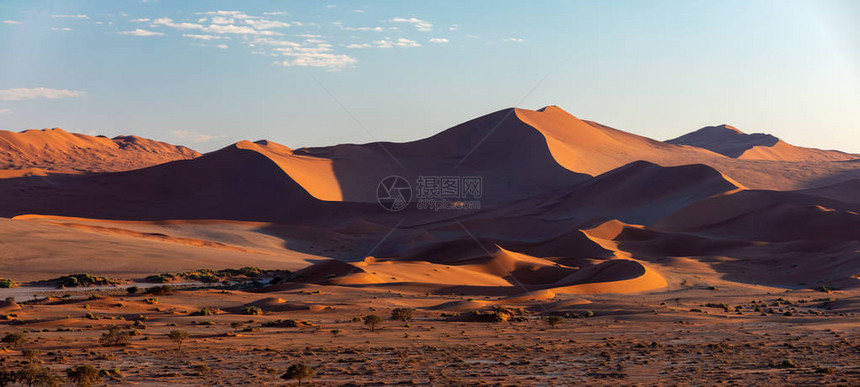 纳米比亚纳米布沙漠深埋于死佛列地貌的美丽夜景颜色图片