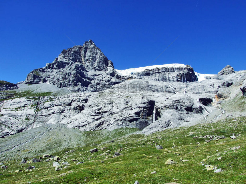 查看瑞士格拉鲁斯州山群冰川阿尔卑斯山脉的斯皮图片